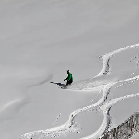アパートホテル Snoe Vall De Boi プラ・デ・ラ・エルミータ